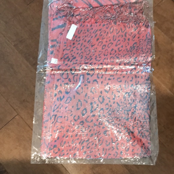 Shiny pink scarf - Picture 5 of 5